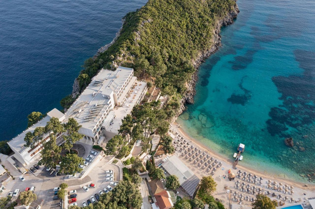 อโครติริ บีช Hotel ปาเลโอกัสไตรซา ภายนอก รูปภาพ Aerial view of the resort