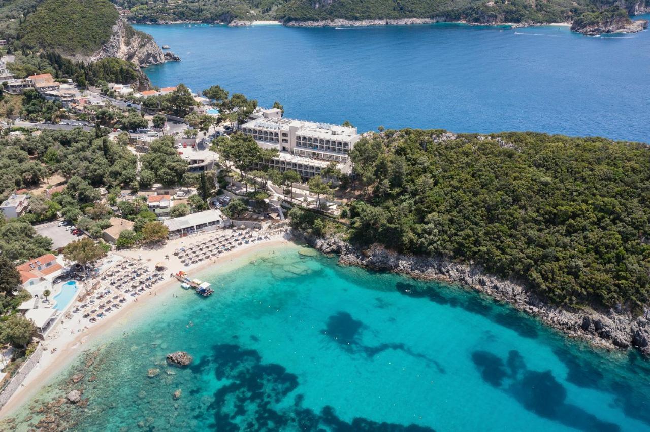 อโครติริ บีช Hotel ปาเลโอกัสไตรซา ภายนอก รูปภาพ Aerial view of the bay