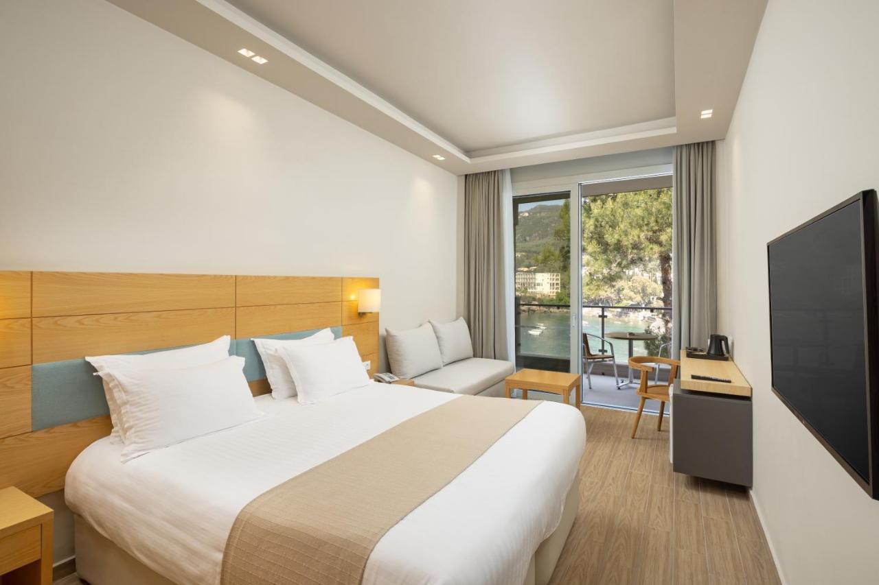 อโครติริ บีช Hotel ปาเลโอกัสไตรซา ภายนอก รูปภาพ A room at the hotel