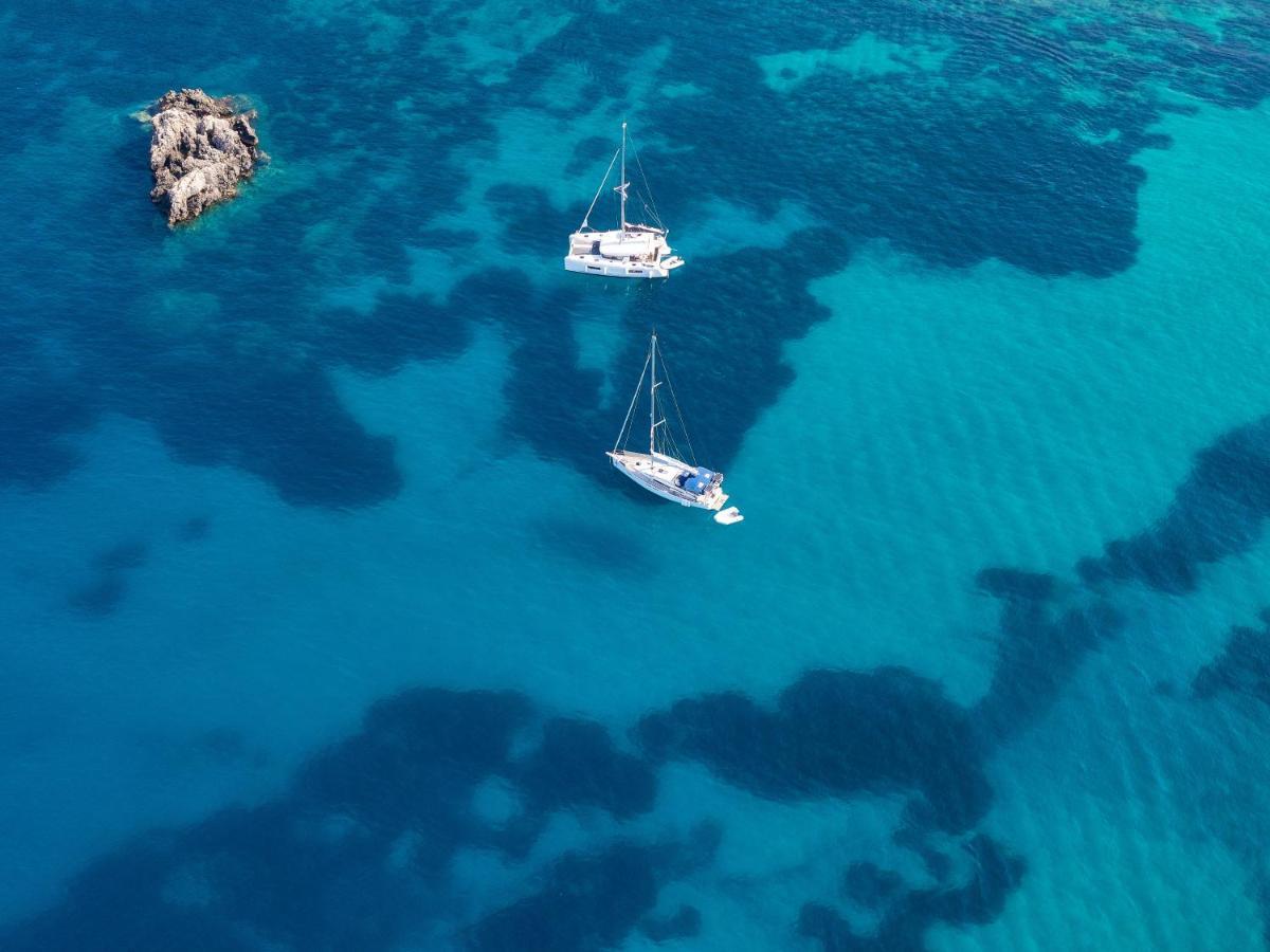 อโครติริ บีช Hotel ปาเลโอกัสไตรซา ภายนอก รูปภาพ The bay of Cala Galdana