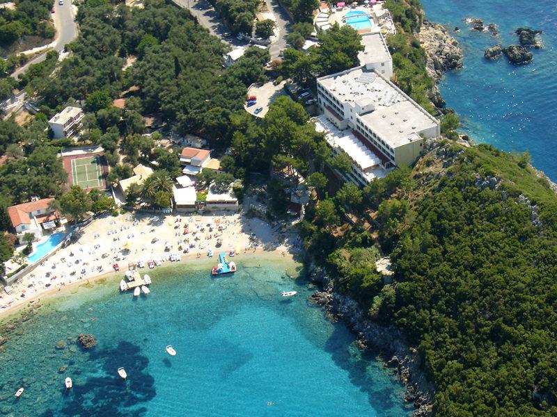 อโครติริ บีช Hotel ปาเลโอกัสไตรซา ภายนอก รูปภาพ Aerial view of the resort