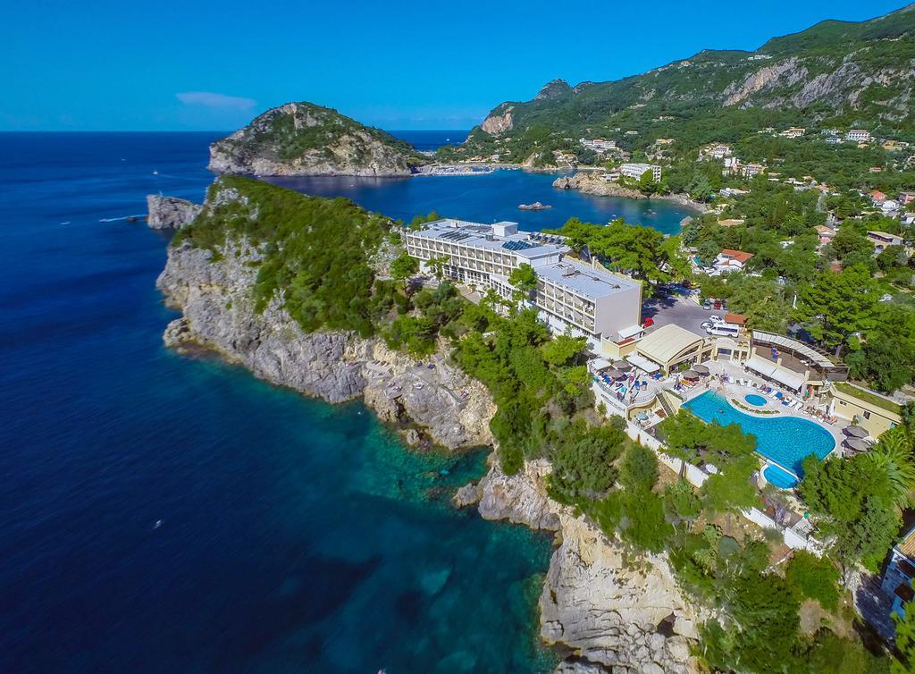 อโครติริ บีช Hotel ปาเลโอกัสไตรซา ภายนอก รูปภาพ Aerial view of the resort