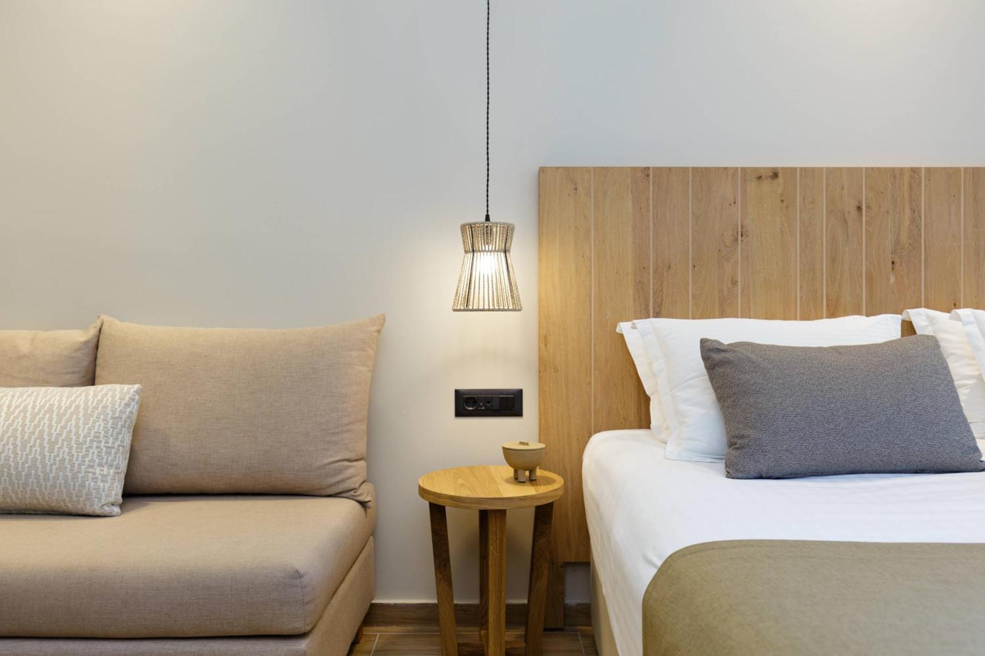 อโครติริ บีช Hotel ปาเลโอกัสไตรซา ภายนอก รูปภาพ A pendant light