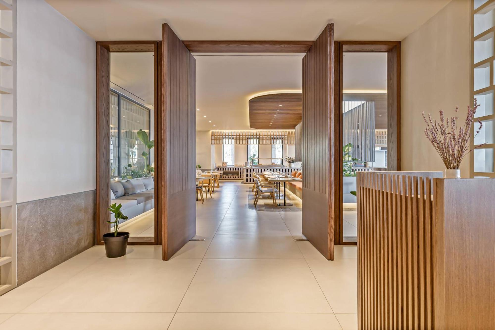 อโครติริ บีช Hotel ปาเลโอกัสไตรซา ภายนอก รูปภาพ Entrance to the restaurant