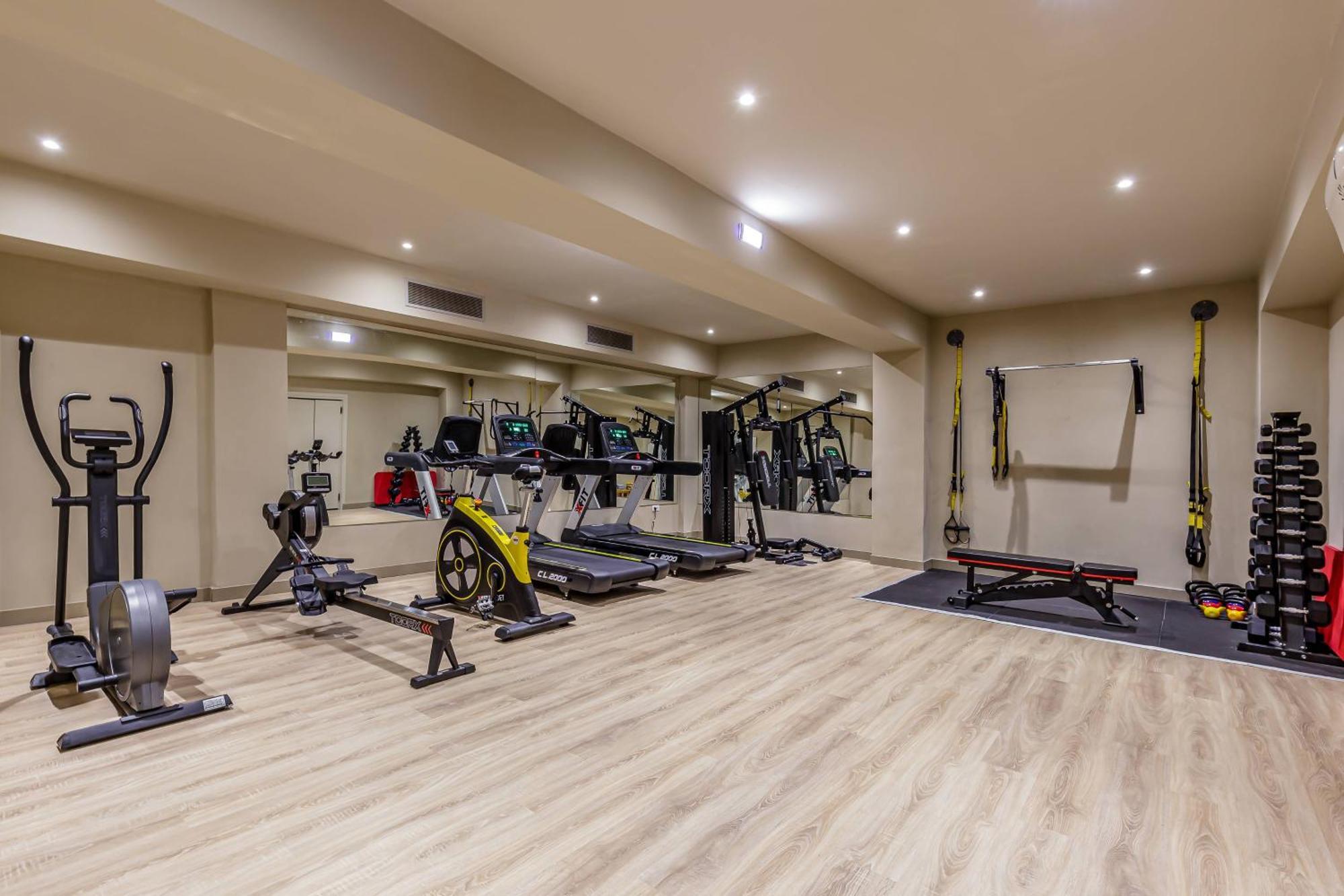 อโครติริ บีช Hotel ปาเลโอกัสไตรซา ภายนอก รูปภาพ The gym at the hotel