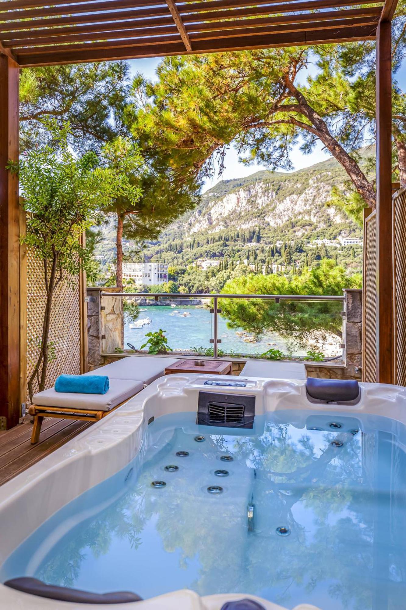 อโครติริ บีช Hotel ปาเลโอกัสไตรซา ภายนอก รูปภาพ A private spa at the hotel
