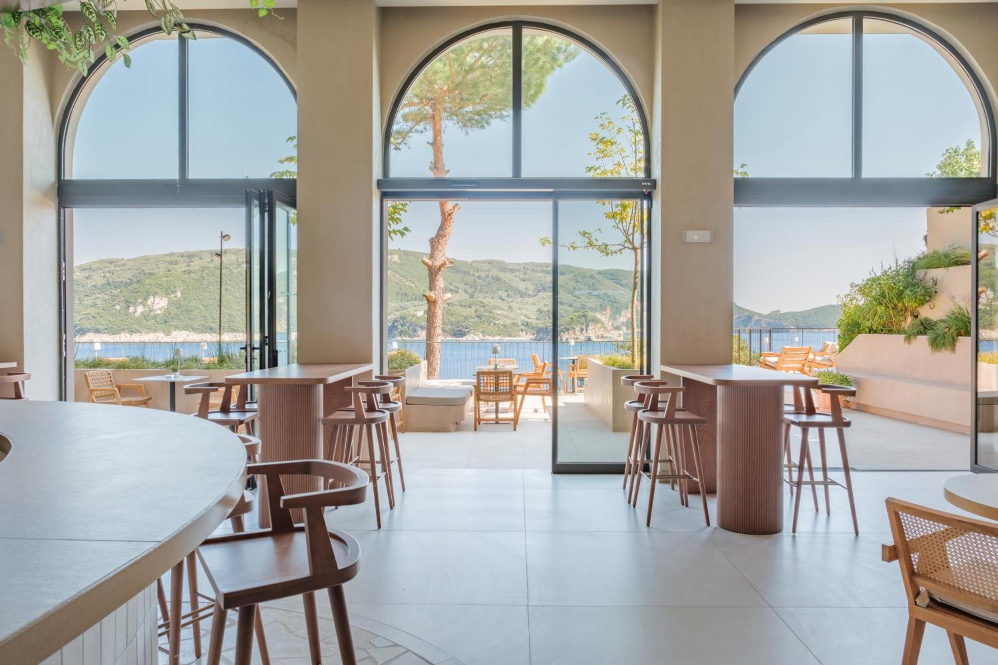อโครติริ บีช Hotel ปาเลโอกัสไตรซา ภายนอก รูปภาพ The bar at the hotel