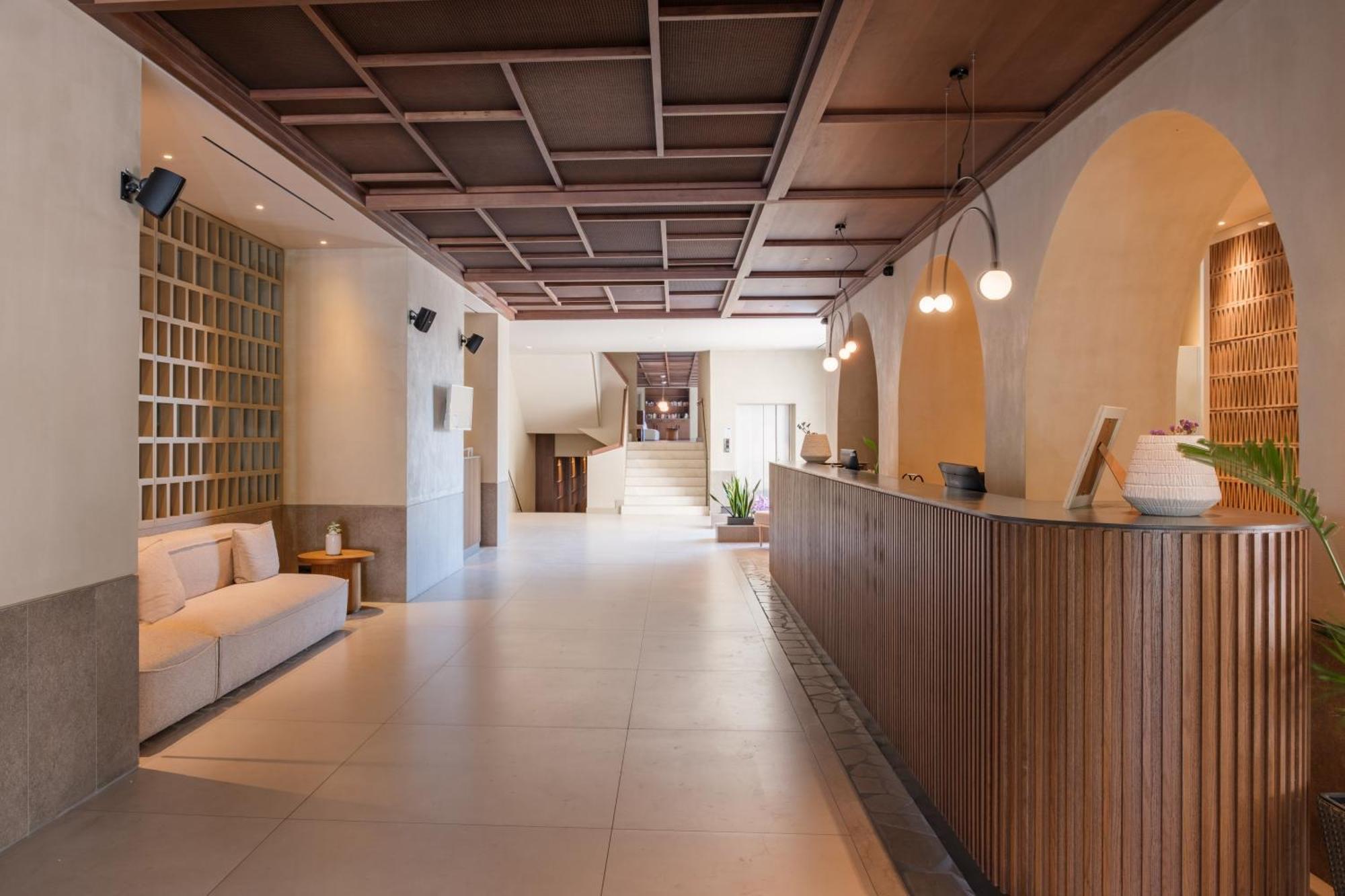 อโครติริ บีช Hotel ปาเลโอกัสไตรซา ภายนอก รูปภาพ The lobby of the hotel