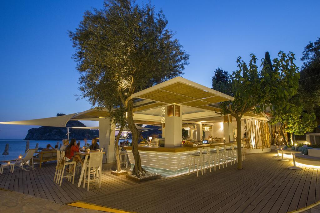 อโครติริ บีช Hotel ปาเลโอกัสไตรซา ภายนอก รูปภาพ The bar at the beach